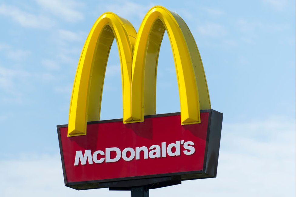 Жёлто-красный логотип Макдоналдс
